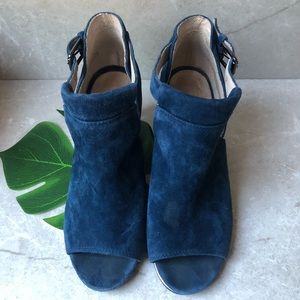House of Harlow Soft Suede Shoe